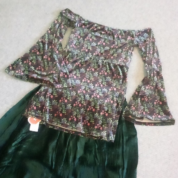 Romantic Gypsy Boho Floral Bell Sleeve Top & Green Velvet Skirt - Picture 11 of 13